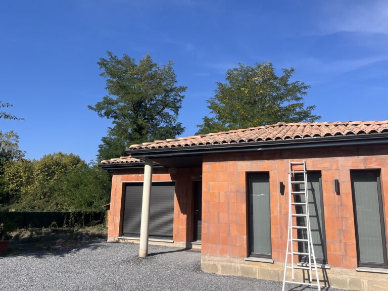 83 Toulon Toiture neuve sur maison en construction par Entreprise Evolution - équipe couvreur 83