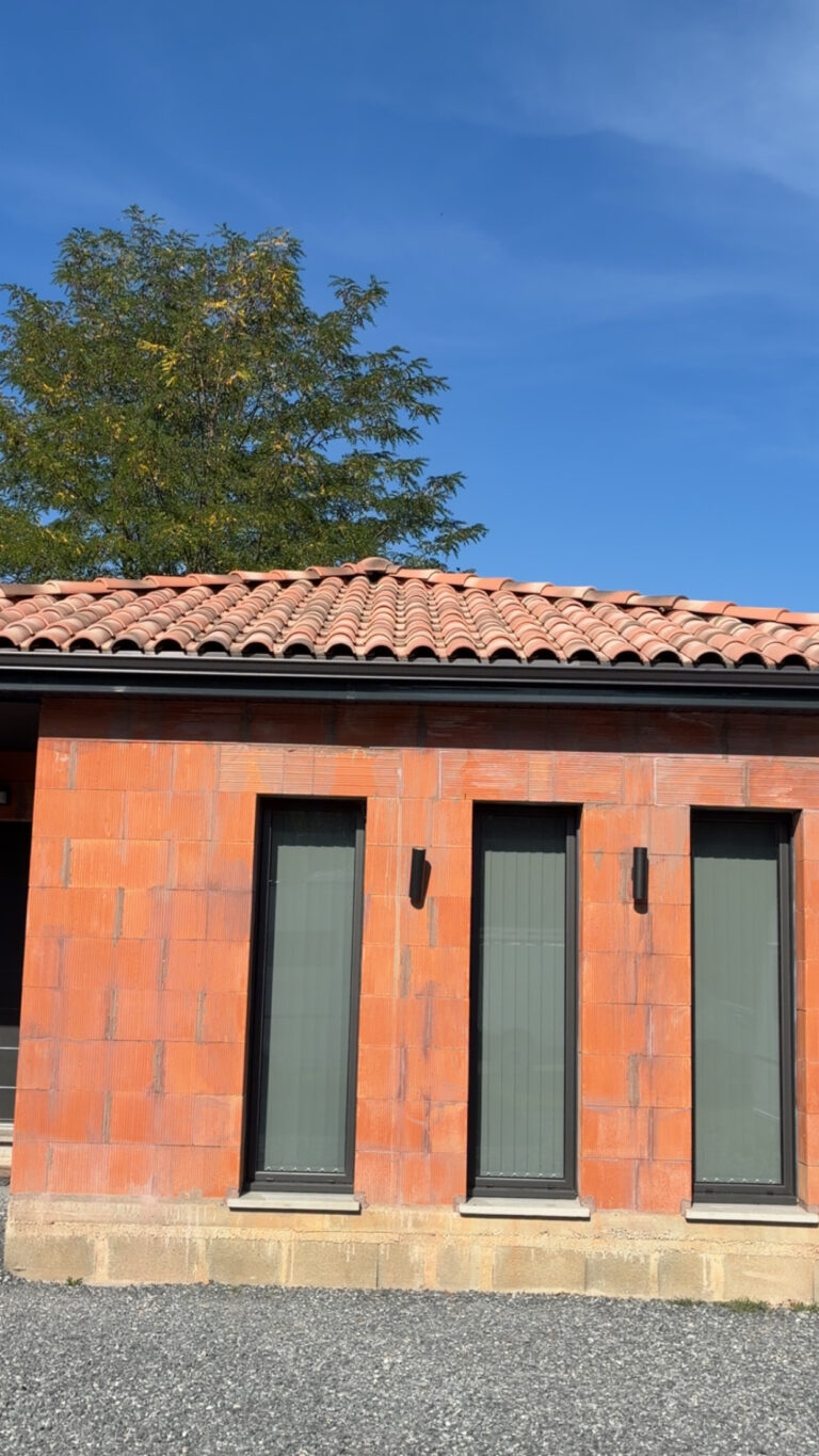 83 Toulon Toiture neuve sur maison en construction par Entreprise Evolution - équipe couvreur 83