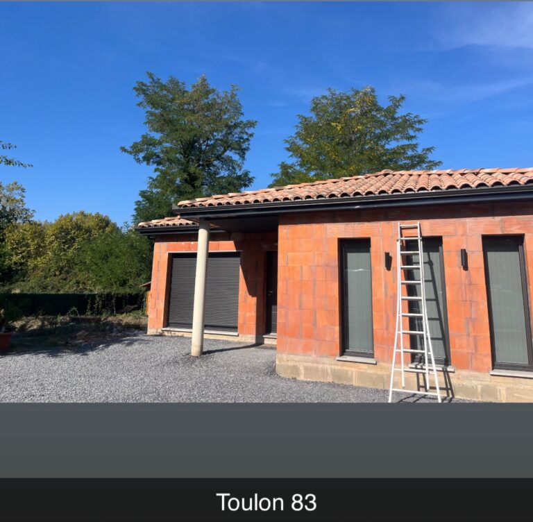 Toulon Toiture neuve sur maison en construction par Entreprise Evolution - équipe couvreur 83